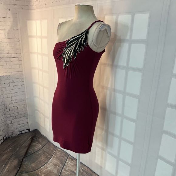 Sky maroon one shoulder embellished leaf beaded mini tunic dress - Picture 3 of 9